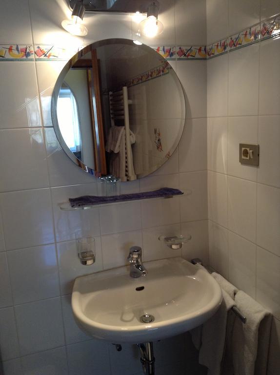 Garni Hofer Aparthotel Sexten Room photo