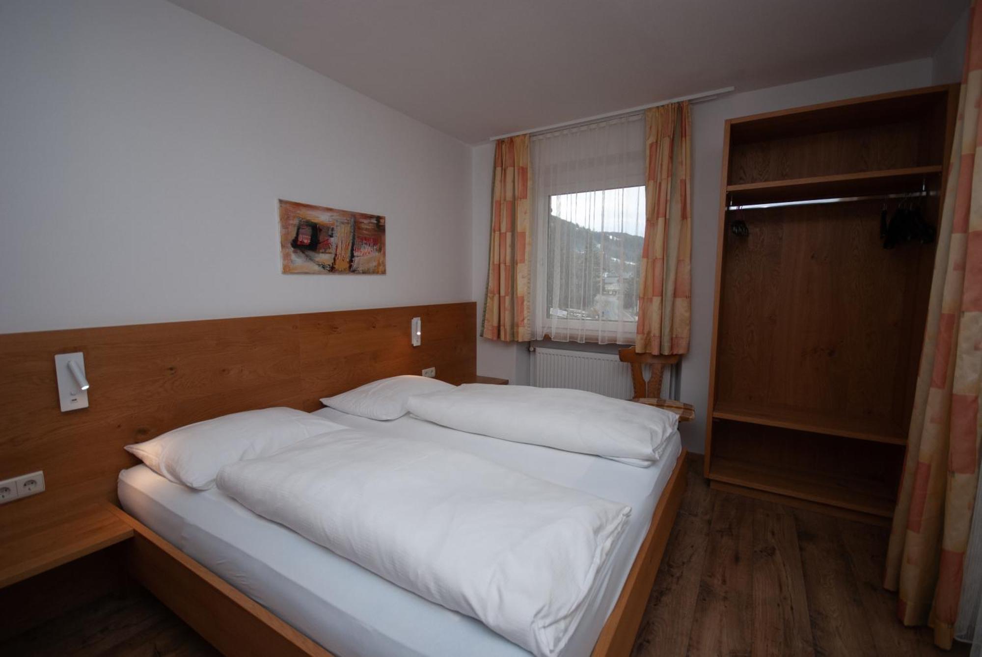 Garni Hofer Aparthotel Sexten Exterior photo