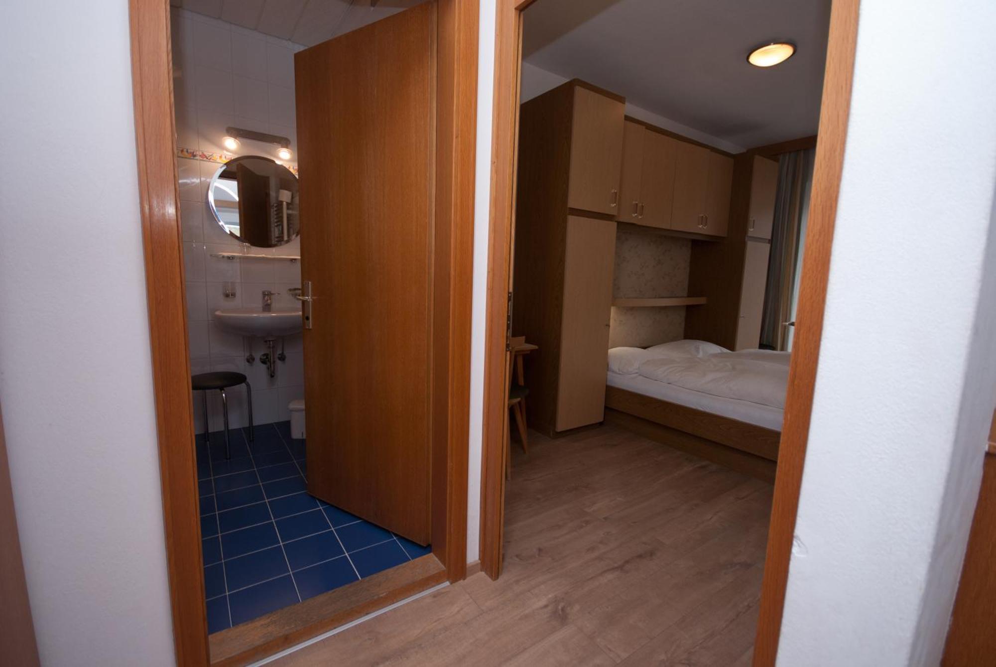 Garni Hofer Aparthotel Sexten Exterior photo